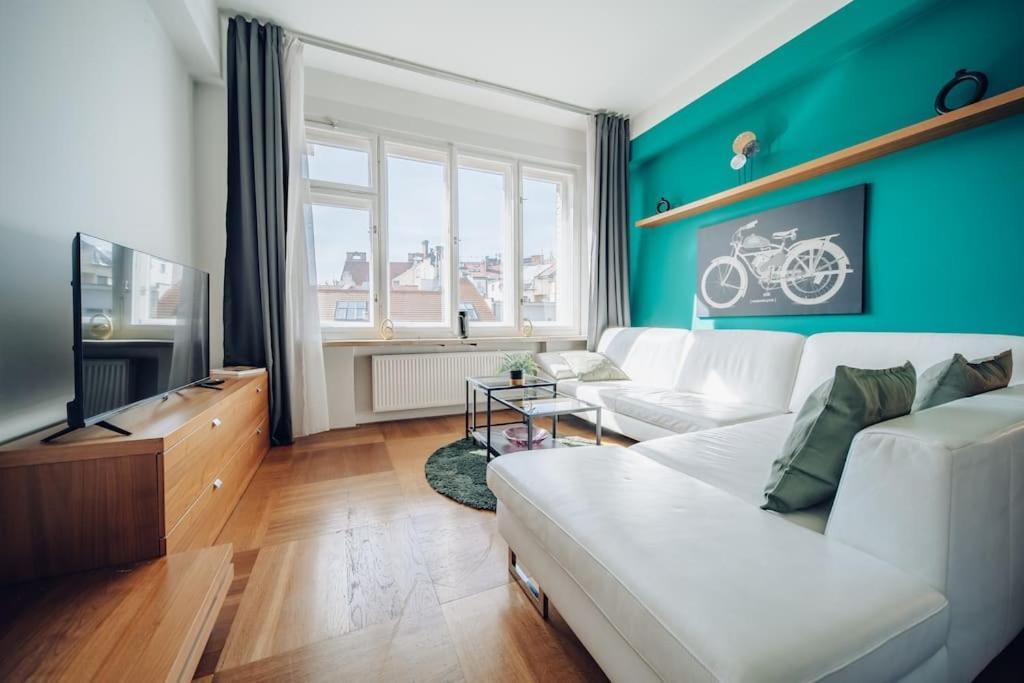 Downtown 2Bd Riverside Apartment Near Dancing House Prague Exterior photo
