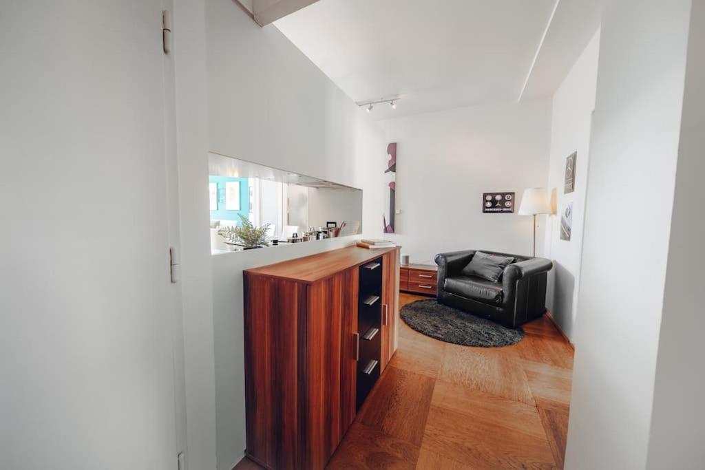 Downtown 2Bd Riverside Apartment Near Dancing House Prague Exterior photo