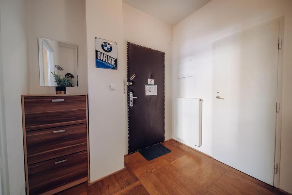 Downtown 2Bd Riverside Apartment Near Dancing House Prague Exterior photo