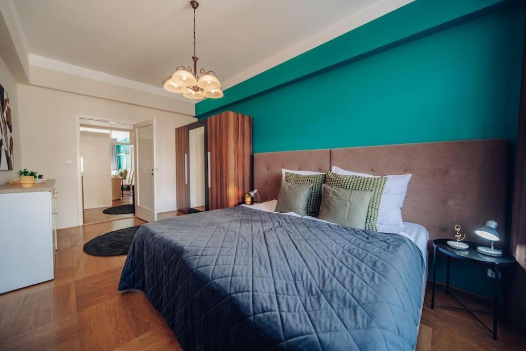 Downtown 2Bd Riverside Apartment Near Dancing House Prague Exterior photo
